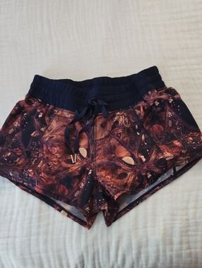 Women's Patterned Athletic Shorts - Burnt Orange Multi
